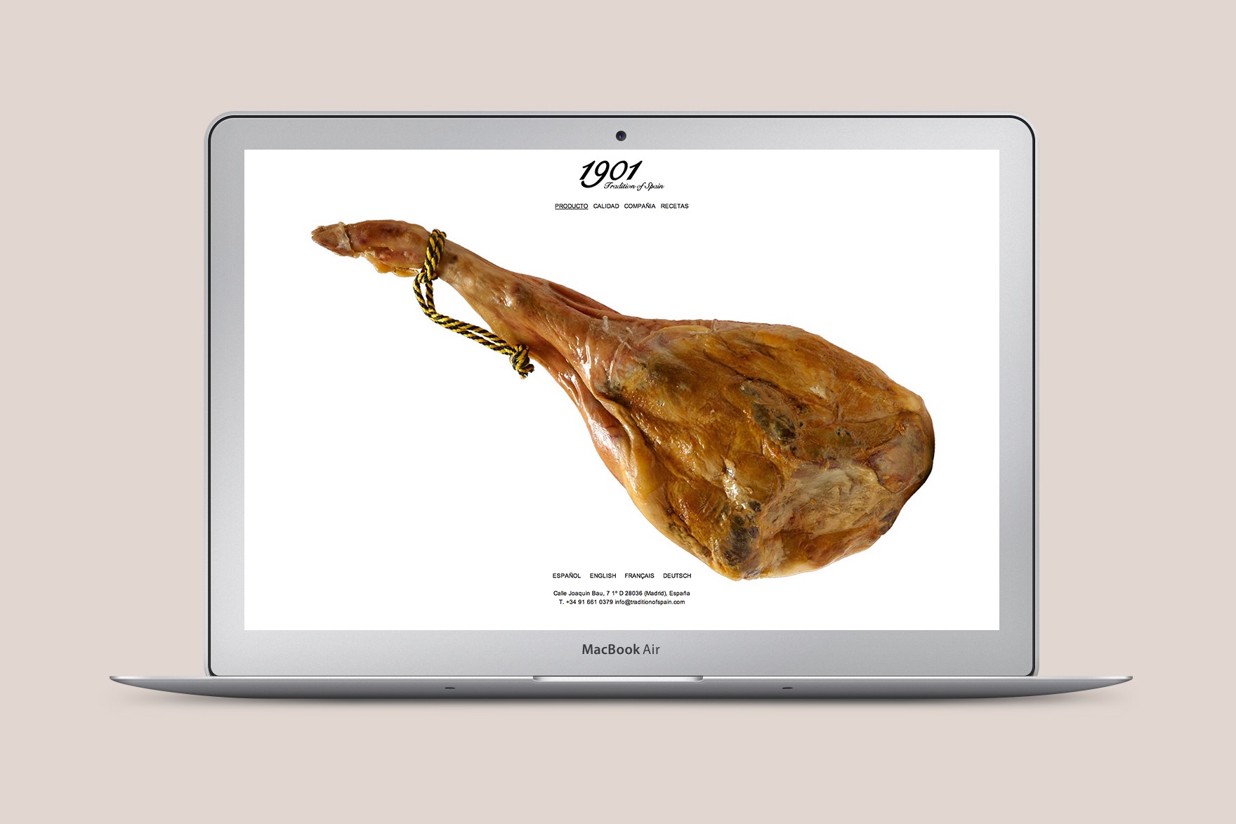 Homepage design of the website 1901 TRADITION OF SPAIN. Includes a big Jamon Iberico image. Website designed by Esiete branding and communication studio and programmed by sevenap.