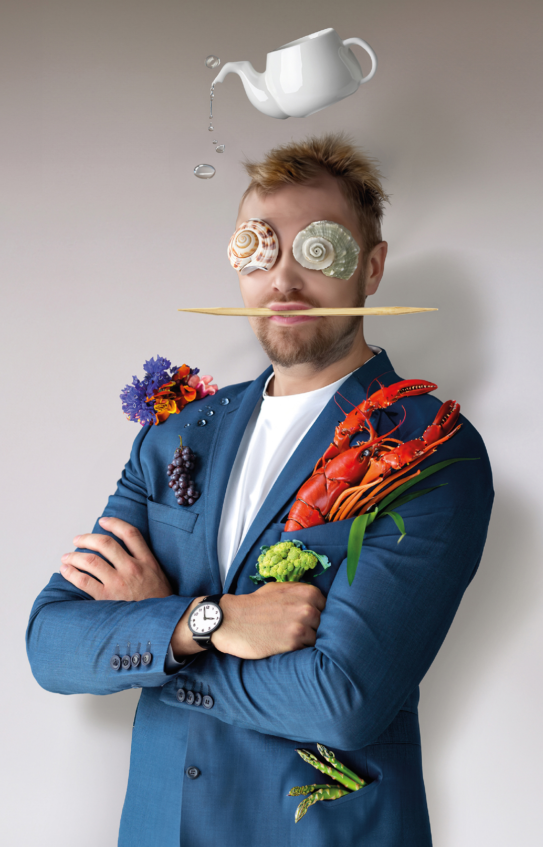 Campa&ntilde;a de Hotel Tapa Tour 2024, que vincula la gastronom&iacute;a de autor con el mundo de la Alta Costura. Un chico con un traje azul oscuro lleno de ingredientes que se integran en su vestuario creando un collage surrealista, consiguiendo una aut&eacute;ntica pieza de moda culinaria. Se encuentran objetos como una tetera, una langosta, frutas, verduras, flores y un palillo en su boca muy caracter&iacute;stico de la propia identidad de Hotel Tapa Tour.