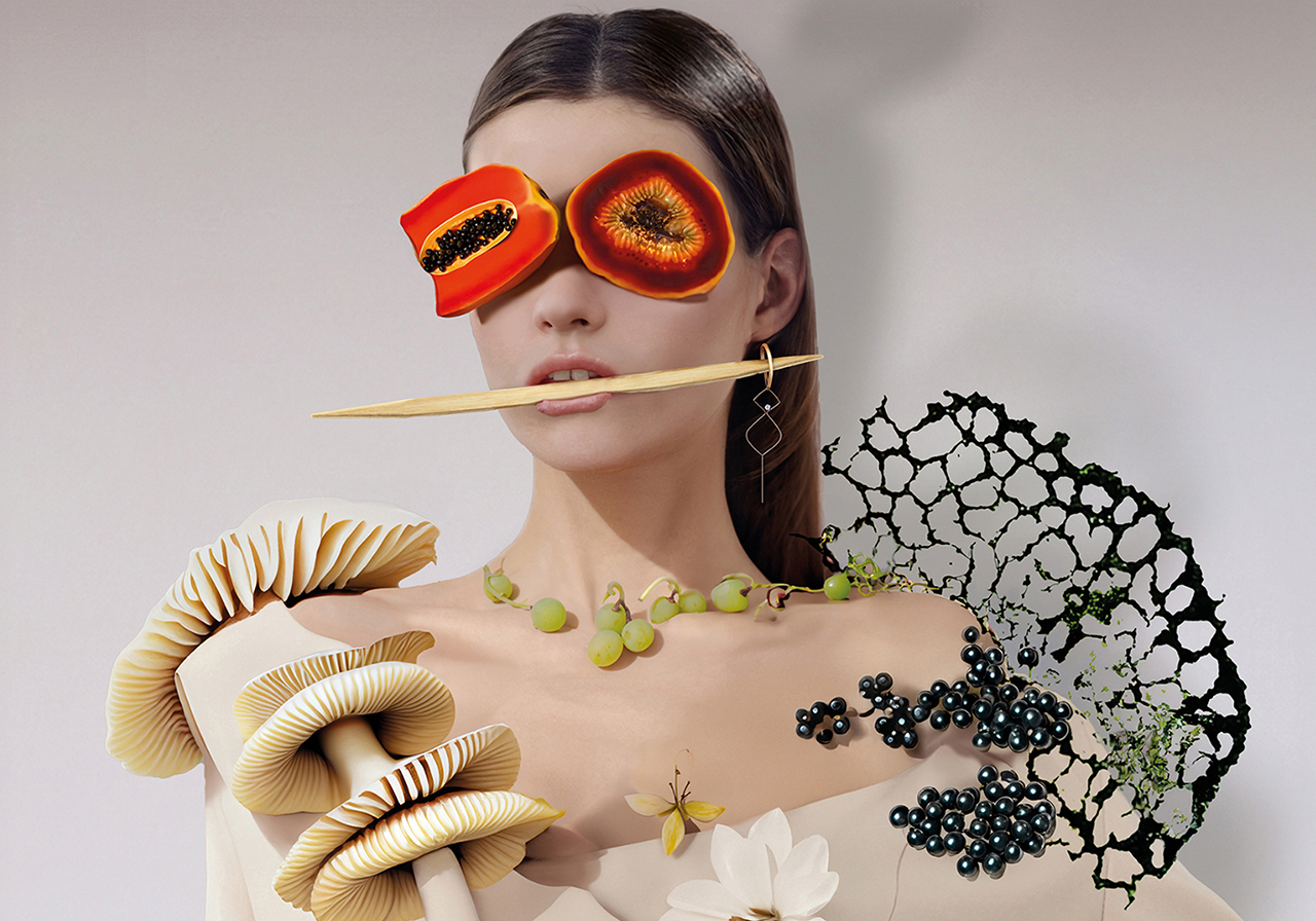 Campa&ntilde;a de Hotel Tapa Tour 2024, que vincula la gastronom&iacute;a de autor con el mundo de la Alta Costura. Una chica con un vestido lleno de ingredientes que se integran en su vestuario creando un collage surrealista, consiguiendo una aut&eacute;ntica pieza de moda culinaria. Se encuentran objetos como quesos, frutas, verduras, flores y un palillo en su boca muy caracter&iacute;stico de la propia identidad de Hotel Tapa Tour.